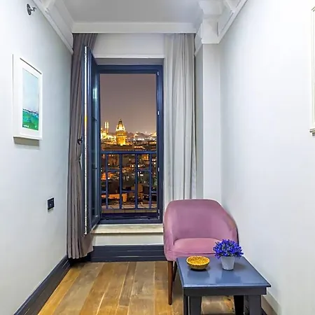 Taksim Avenue 3*