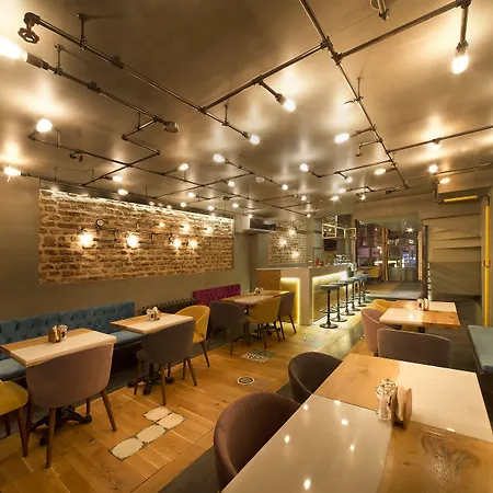 酒店 塔克西姆大街公寓 3*